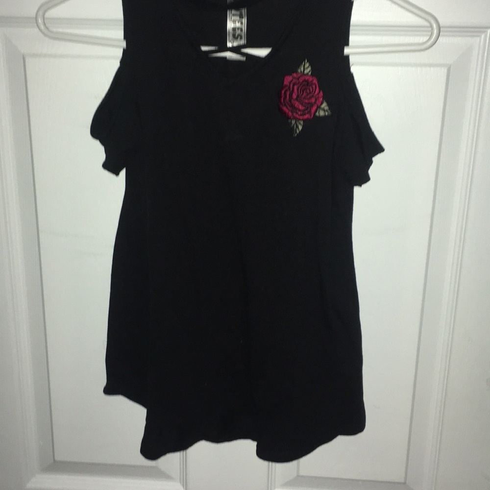 I’m selling this black shirt